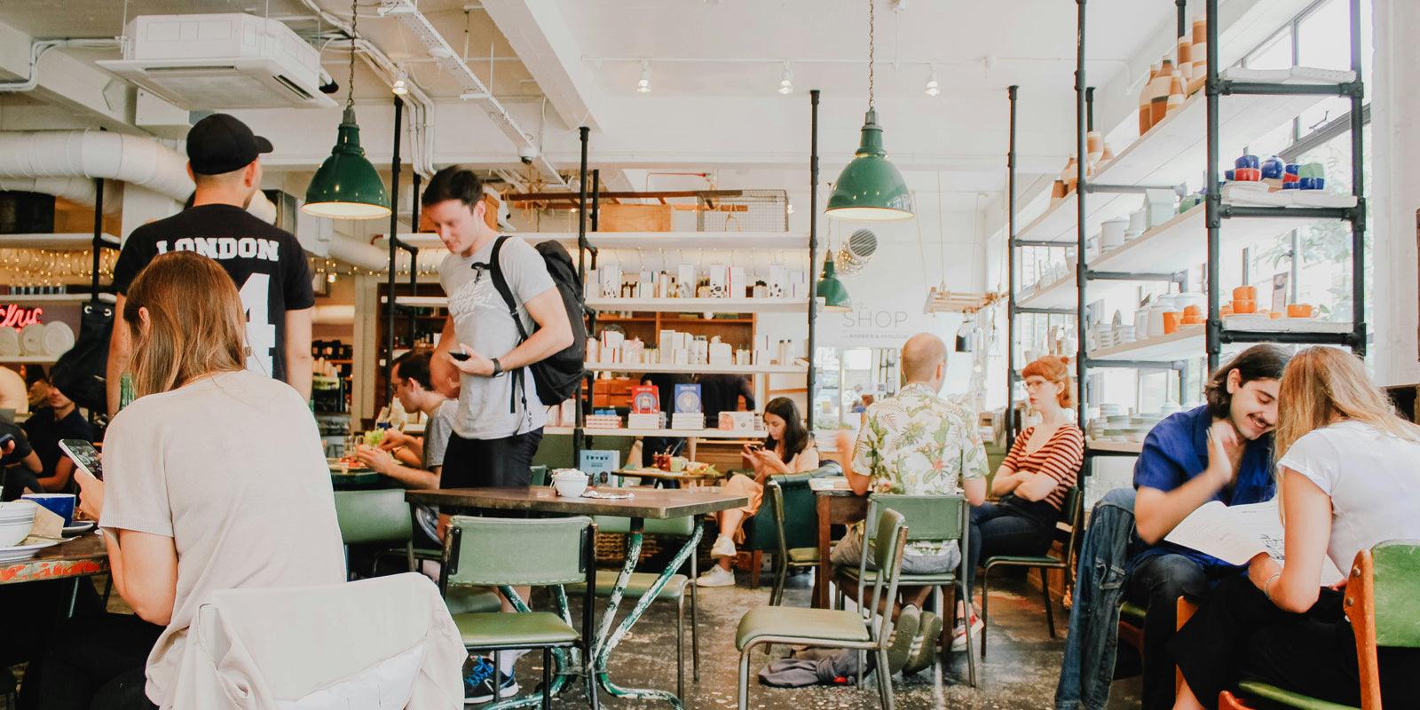 Cafécore woontrend: de gezelligheid van je favoriete koffiebar bij jou thuis