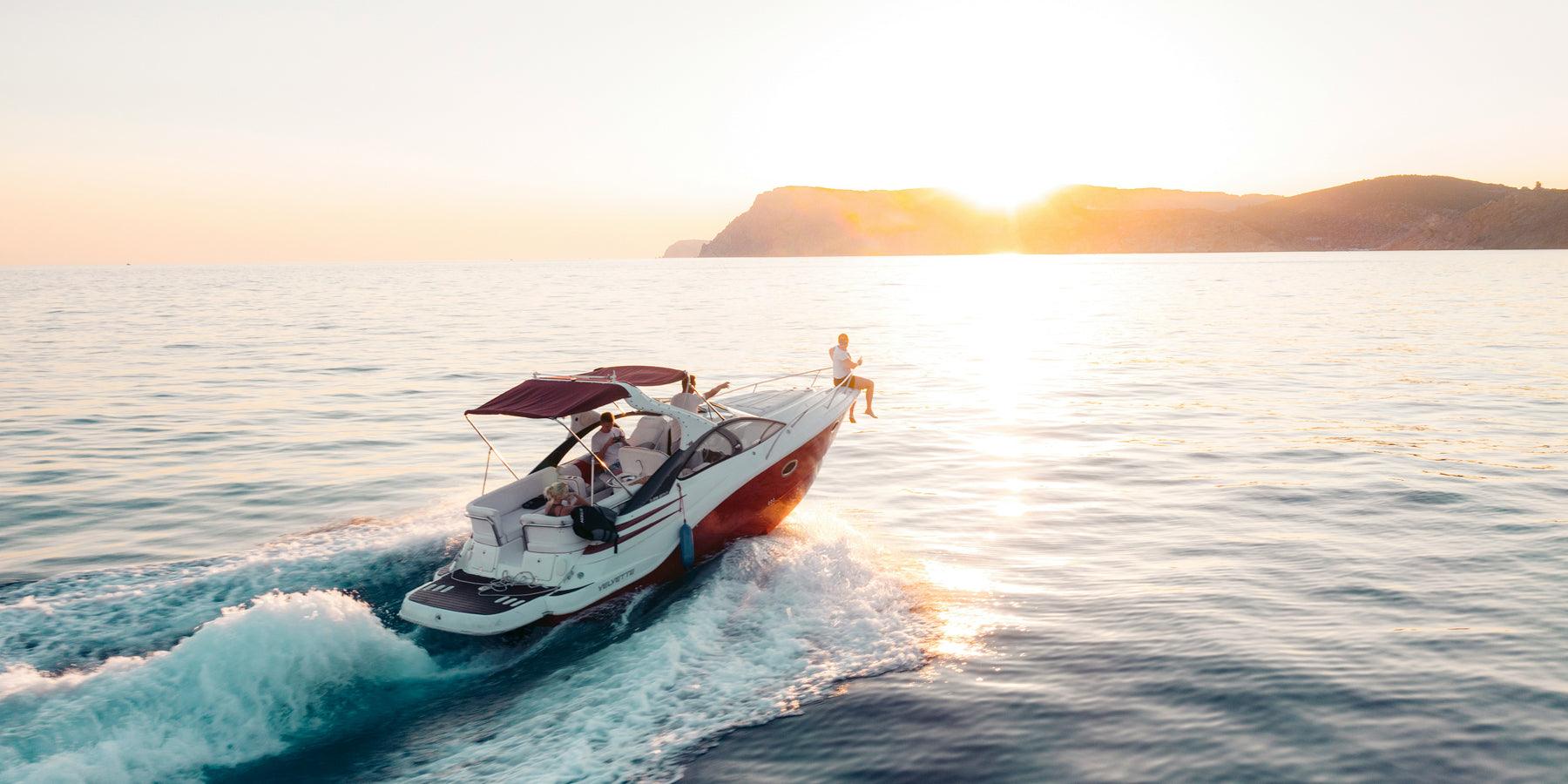 Duurzame watersport, de voordelen van het varen met een elektrische buitenboordmotor - Happlify