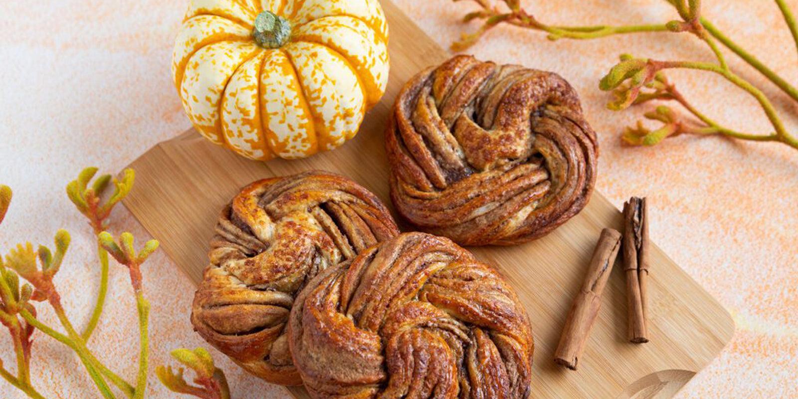 Geniet van de herfst met Pumpkin Spice Buns van Just Gimmie Fries - Happlify